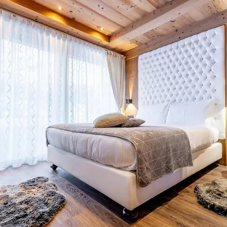 Viapedrana Chalet 5br بيت للعطل